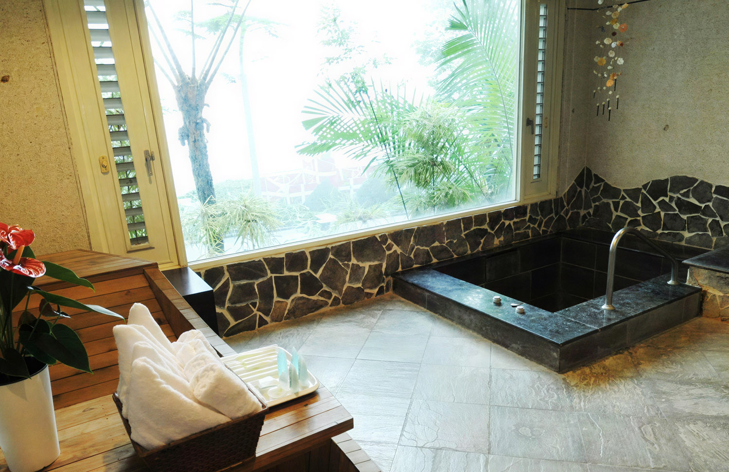 湯屋四人房浴室